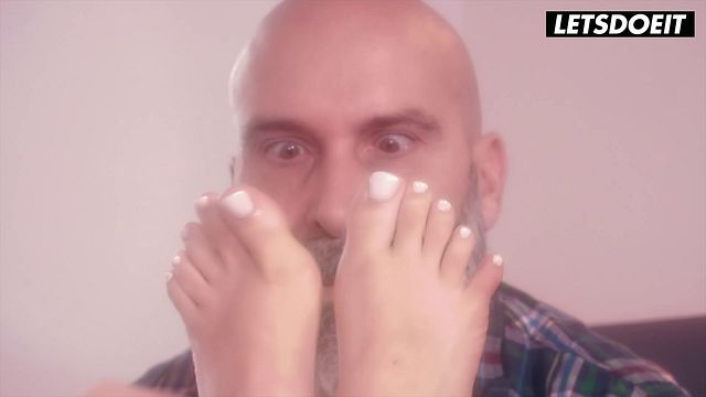 Curvy Latina Enjoys Intense Oiled Foot Worship as He Can't Stop Rubbing Her Soles